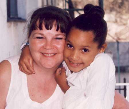 Susan and fan.JPG (14767 bytes)