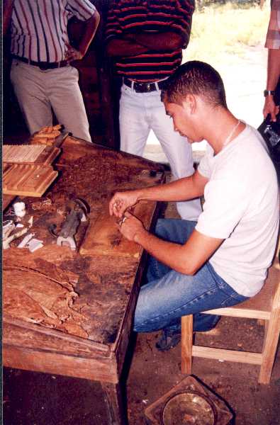 cigar roller.JPG (34644 bytes)
