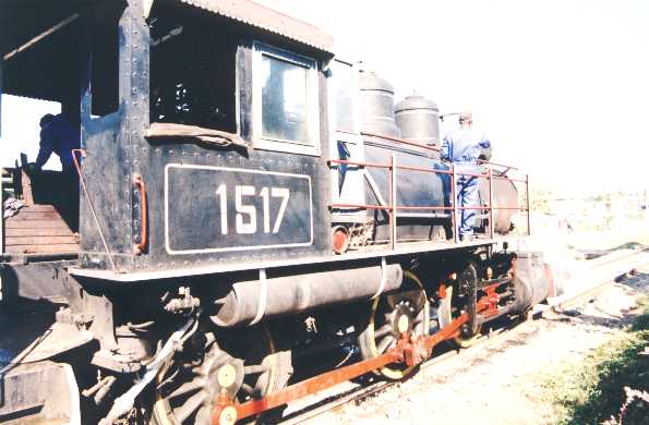 steam engine.JPG (33957 bytes)